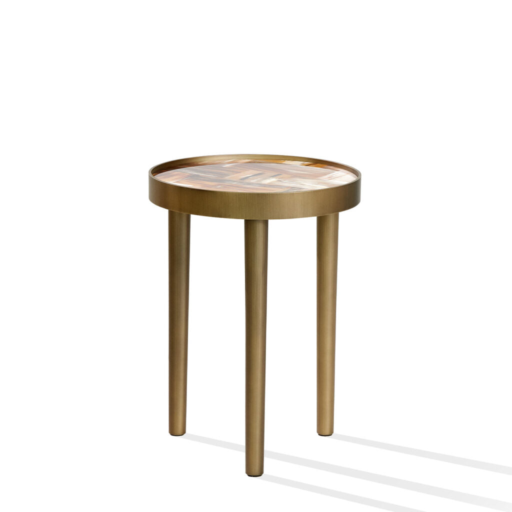 Arcahorn Dorian | Side Table: Glossy horn top with burnished brass structure and glossy finish, ideal as an elegant accent table beside seating or in refined living spaces | Furniture / Side Tables | 2Jour Concierge, your luxury lifestyle shop