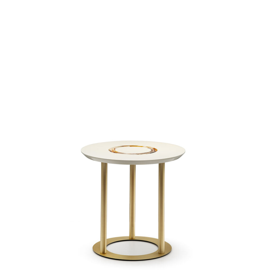 Arcahorn Saturno | Round Side Table: Ivory lacquered wood with horn inlay and satin brass structure, designed as an elegant accent table for refined living and lounge spaces | Furniture / Side Tables | 2Jour Concierge, your luxury lifestyle shop