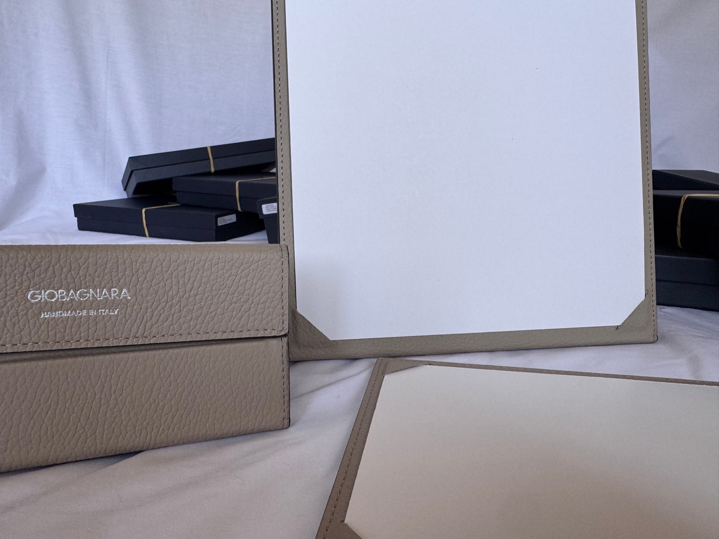 Tavola 2 Leather Menu Holder: Foldable & Double-Sided