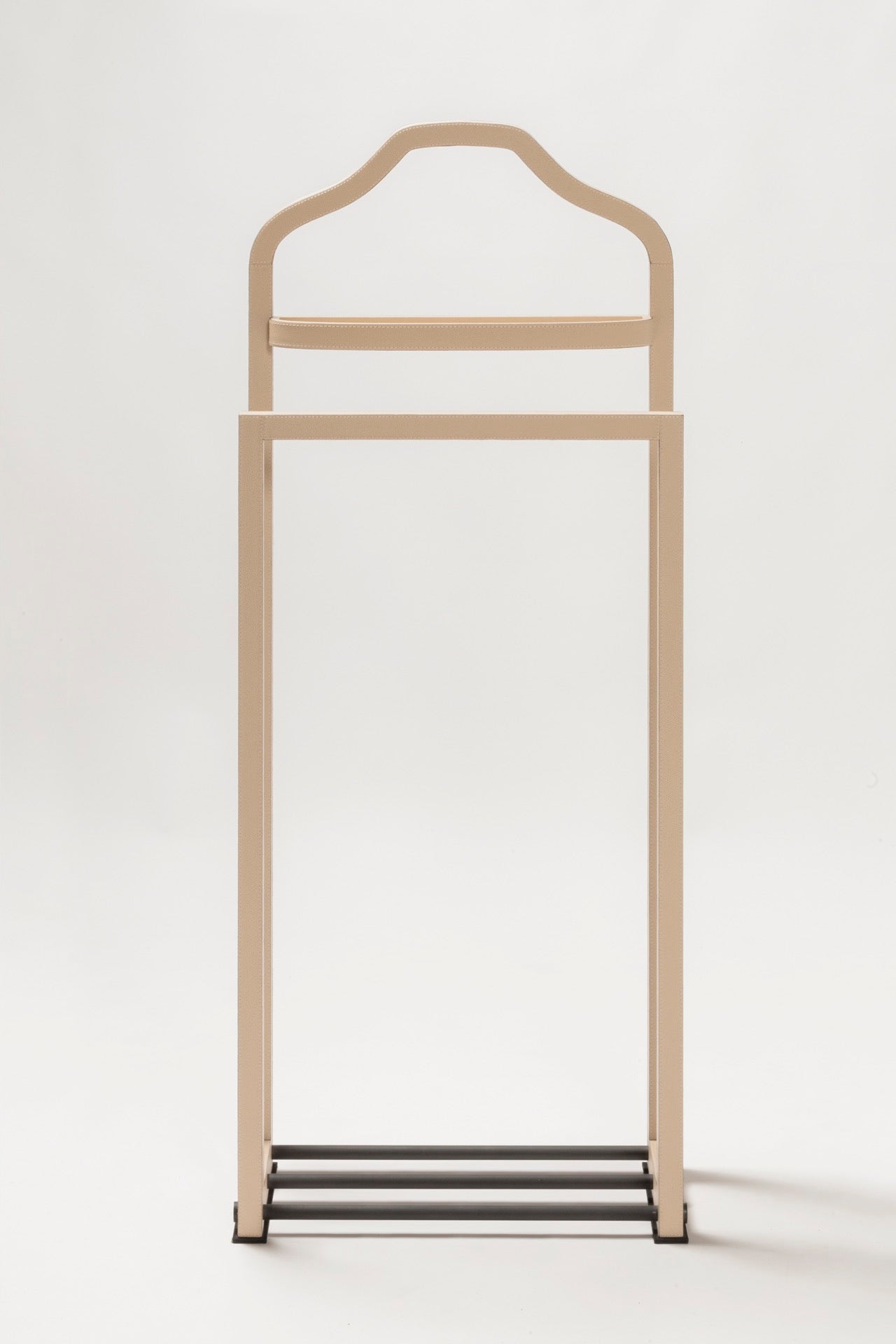 Giobagnara | Amedeo Leather-Covered Wood Clothes Valet: Wood clothes valet covered in leather with metal inserts in chrome, bronze, or brass, fixed valet tray included | Livingroom / Hospitality | 2Jour Concierge, your luxury lifestyle shop | luxury clothes valet, leather valet stand, Giobagnara Amedeo, Italian luxury bedroom accessories, designer valet stand, leather covered wood valet, chrome bronze brass valet, premium clothes organiser
