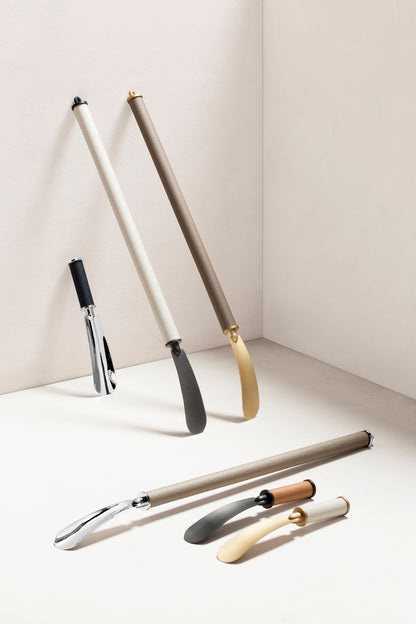 Giobagnara Icaro shoehorn | Metal structure available in various finishes with a fine leather grip | Available in regular and long versions for versatile use | A sleek and practical accessory with refined detailing | Home accessories | 2Jour Concierge, your luxury lifestyle shop