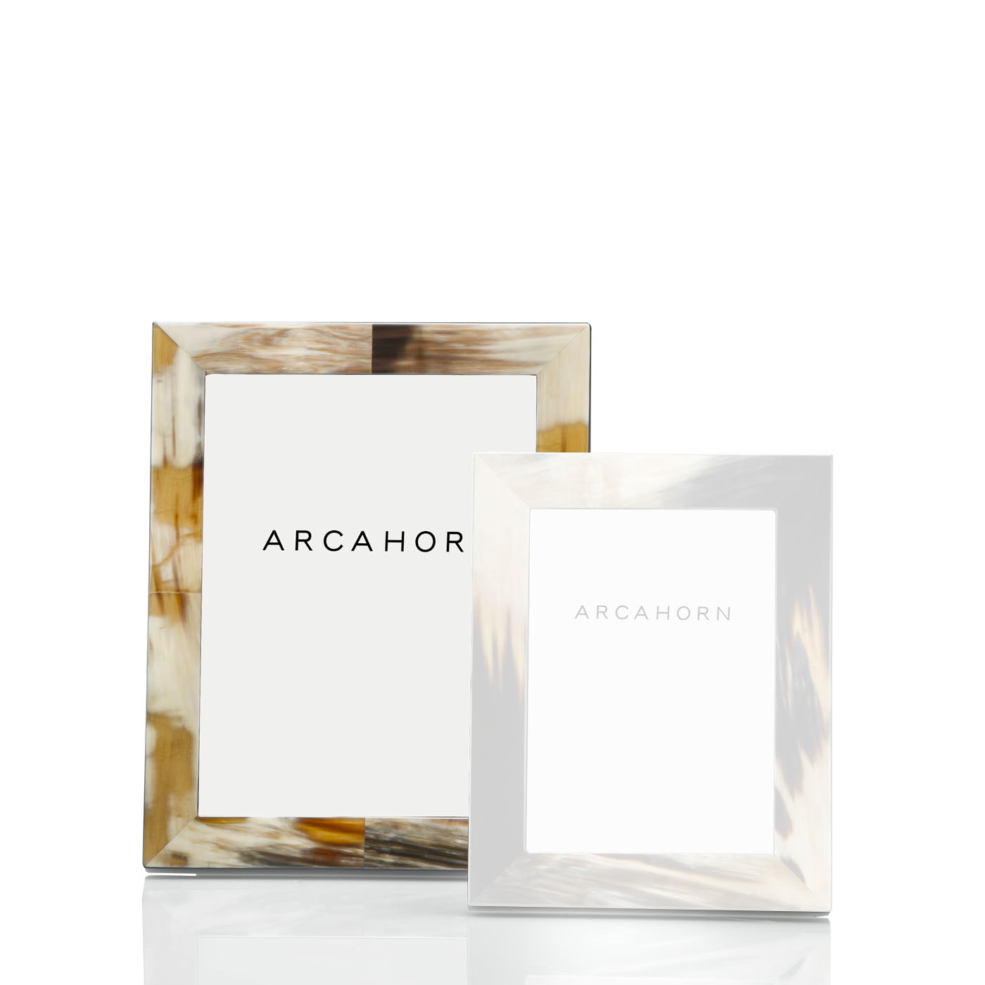 Dafne Picture Frame by Arcahorn | Picture frame made of dark horn and wood with a lacquered black gloss finish | Home Decor and Picture Frames | 2Jour Concierge, your luxury lifestyle shop