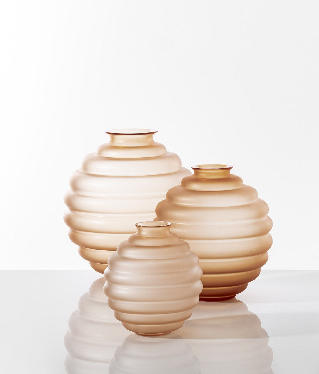 Deco Vase by Venini | Rhythm defines the shape with repeated rings that increase, decrease, and move like ripples in water. Available in matte or glossy, opale or transparent finishes | Designer: Napoleone Martinuzzi | Home Decor Vases | 2Jour Concierge, your luxury lifestyle shop