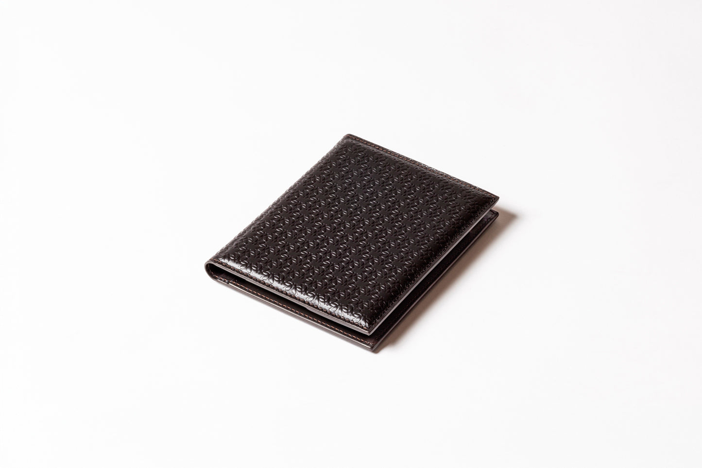 Giobagnara x Elie Saab Monogram Notepad Holder | Padded leather cover featuring the Elie Saab Monogram pattern and suede lining | Includes an elastic pencil holder with pen and a notepad with 70 ivory sheets | Available in small (A6), medium (A5), and large (A4) sizes | Office Accessories | 2Jour Concierge, your luxury lifestyle shop