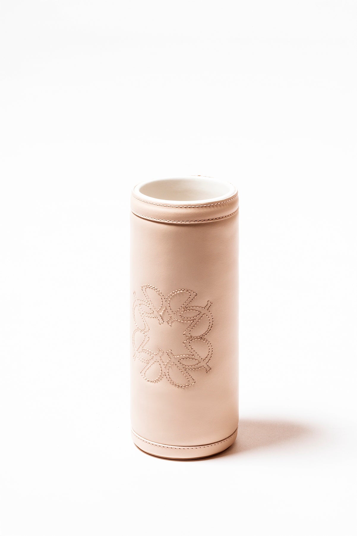 Giobagnara x Elie Saab Ecusson Vase
Ceramic vase with a removable padded leather cover adorned with the Elie Saab stitched Monogram pattern | A sophisticated addition to elevate any space | Home Decor | 2Jour Concierge, your luxury lifestyle shop