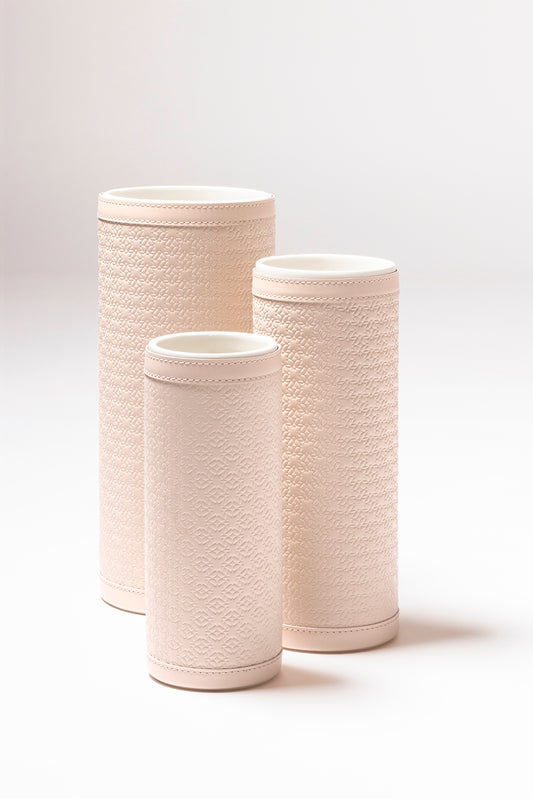 Giobagnara x Elie Saab Monogram Vase
Ceramic vase featuring a removable leather cover with the Elie Saab stitched Monogram pattern | Combines elegance with practicality for a refined home aesthetic | Home Decor | 2Jour Concierge, your luxury lifestyle shop