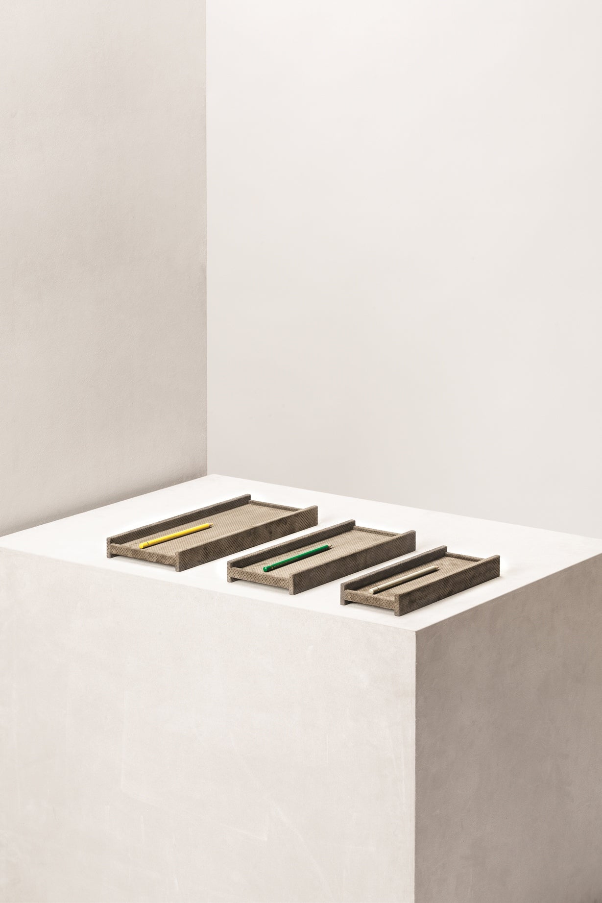 Enzo Rally by Giobagnara x Stephane Parmentier | Leather-covered trays with geometric abstraction and minimalism in an elegant and sporty composition | Inspired by Italian radical design of the 60s | Collection includes valet trays and trays | Home Decor and Serveware | 2Jour Concierge, your luxury lifestyle shop