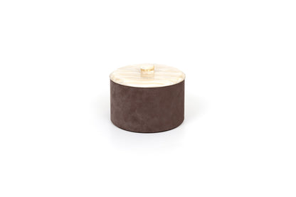 Pinetti | Kelly Leather Round Box: Leather round box with resin mother-of-pearl lid and shiny gold handle, four sizes | Livingroom | 2Jour Concierge, your luxury lifestyle shop | luxury round box, Pinetti Kelly, mother of pearl box, leather jewelry box, Italian luxury box, designer round box