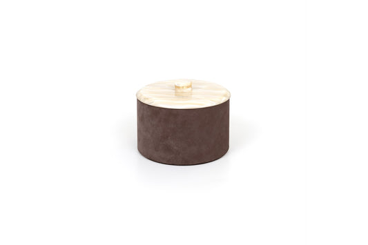 Pinetti | Kelly Leather Round Box: Leather round box with resin mother-of-pearl lid and shiny gold handle, four sizes | Livingroom | 2Jour Concierge, your luxury lifestyle shop | luxury round box, Pinetti Kelly, mother of pearl box, leather jewelry box, Italian luxury box, designer round box