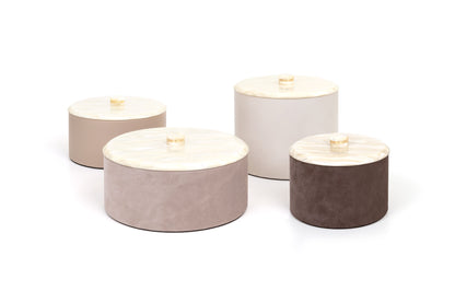Pinetti | Kelly Leather Round Box: Leather round box with resin mother-of-pearl lid and shiny gold handle, four sizes | Livingroom | 2Jour Concierge, your luxury lifestyle shop | luxury round box, Pinetti Kelly, mother of pearl box, leather jewelry box, Italian luxury box, designer round box
