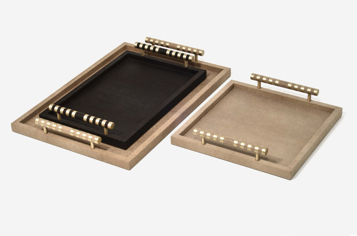 Pinetti | Saturno Tray: leather tray with leather-banded brass handles, rectangular and square | Trays
| 2Jour Concierge, your luxury lifestyle shop | leather serving tray, leather tray with handles, Pinetti
Saturno, Italian luxury tray