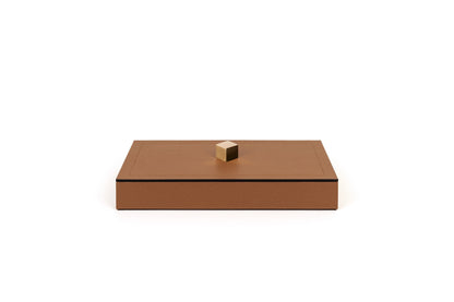 Pinetti | Kate Box: leather box with lid and metal handle, square and rectangular | Living Room | 2Jour
Concierge, your luxury lifestyle shop | leather box with lid, leather jewellery box, Pinetti Kate, Italian
home accessories