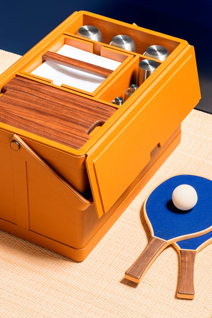 Giobagnara x Poltrona Frau picnic trunk | Leather-covered structure with tilting solid handle, designed for portability and elegance | Fully equipped with a complete picnic set including borosilicate glasses, thermoses, food containers, porcelain plates and cups, cutlery, and more | Walnut chopping board, fine cotton accessories, and leather-covered grinders included | Entirely made in Pelle Frau® | Home accessories & travel essentials | 2Jour Concierge, your luxury lifestyle shop