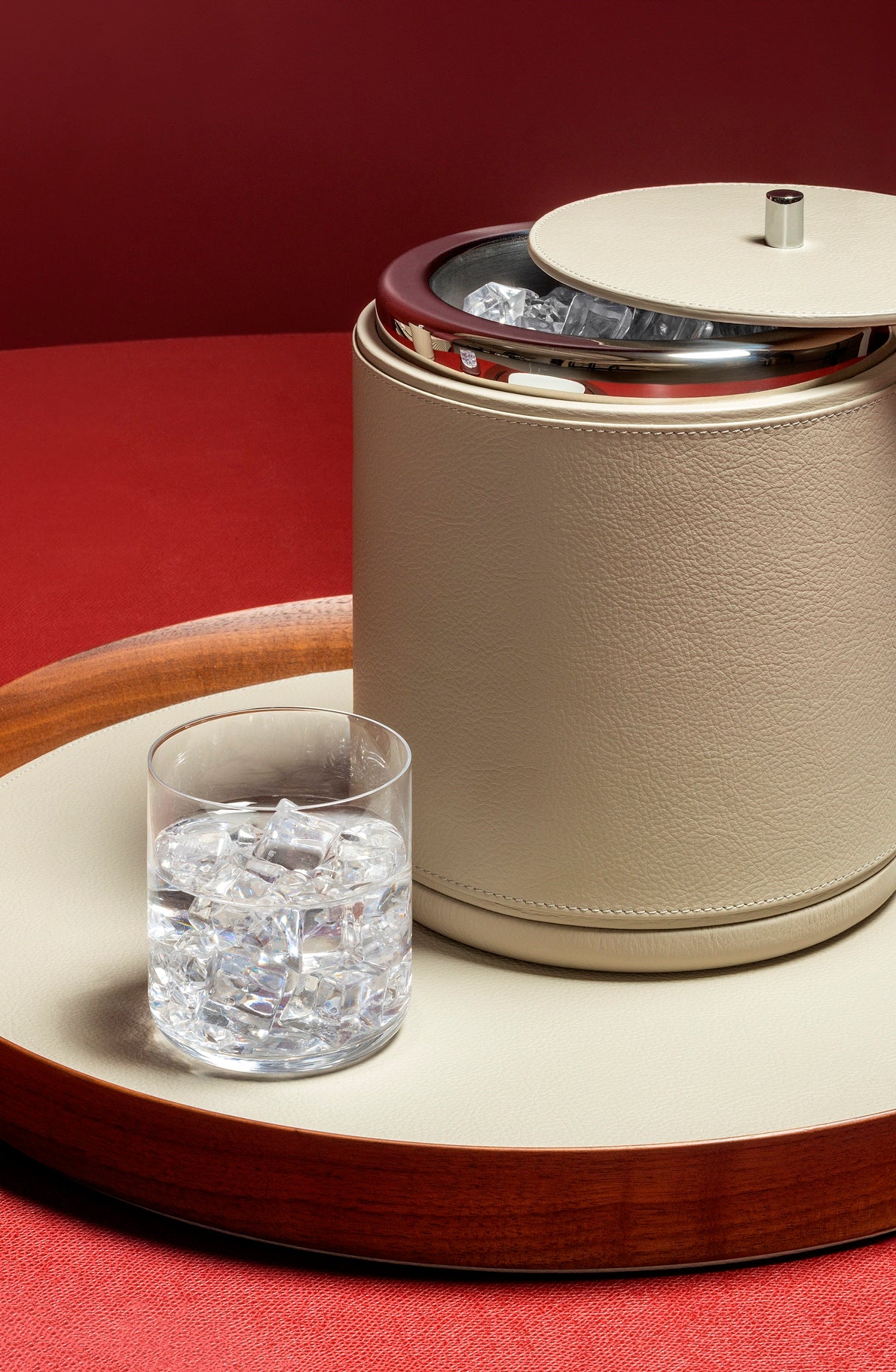 Giobagnara x Poltrona Frau ice bucket | Leather-covered wood structure with insulated double-chamber brass and stainless steel insert | Chrome-plated finish ensures beverages stay chilled for hours | Ideal for both casual and special occasions | Entirely made in Pelle Frau® | Barware & accessories | 2Jour Concierge, your luxury lifestyle shop