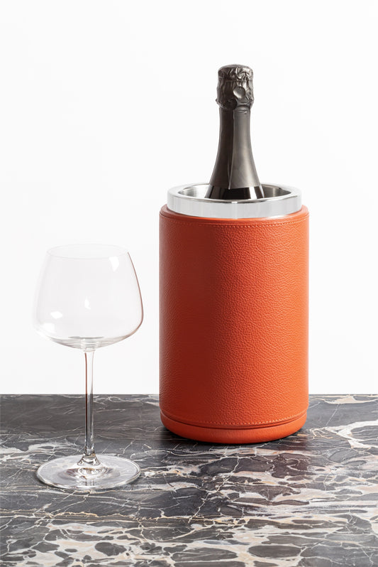 Giobagnara x Poltrona Frau Leather Bottle Cooler | Insulated Double-Chamber Polished Steel Inner Container | Keeps Beverages Perfectly Chilled for Hours | Ideal for Everyday Use and Special Occasions | Made in Pelle Frau® Leather | Discover Luxury Bar Accessories at 2Jour Concierge, #1 luxury high-end gift & lifestyle shop