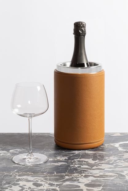 Giobagnara x Poltrona Frau Leather Bottle Cooler | Insulated Double-Chamber Polished Steel Inner Container | Keeps Beverages Perfectly Chilled for Hours | Ideal for Everyday Use and Special Occasions | Made in Pelle Frau® Leather | Discover Luxury Bar Accessories at 2Jour Concierge, #1 luxury high-end gift & lifestyle shop