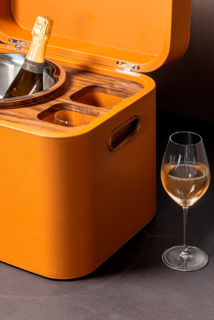 Giobagnara x Poltrona Frau champagne trunk | Luxurious leather-covered structure with hinged lid, walnut wood inlay, and elegant detailing | Includes two master glasses and a champagne bucket with insulated double-chamber polished steel insert | Entirely made in Pelle Frau® | Barware & trunks | 2Jour Concierge, your luxury lifestyle shop