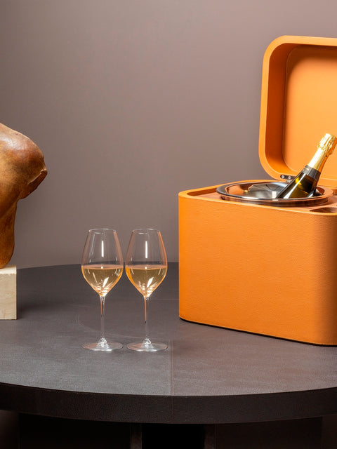 Giobagnara x Poltrona Frau champagne trunk | Luxurious leather-covered structure with hinged lid, walnut wood inlay, and elegant detailing | Includes two master glasses and a champagne bucket with insulated double-chamber polished steel insert | Entirely made in Pelle Frau® | Barware & trunks | 2Jour Concierge, your luxury lifestyle shop