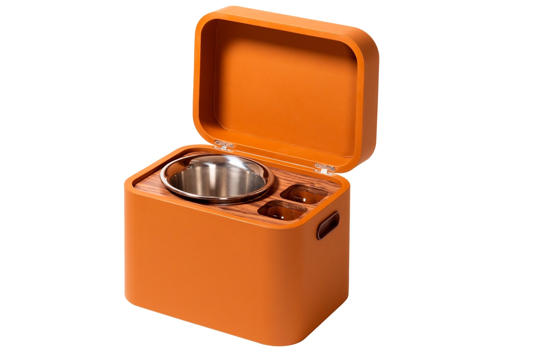Giobagnara x Poltrona Frau champagne trunk | Luxurious leather-covered structure with hinged lid, walnut wood inlay, and elegant detailing | Includes two master glasses and a champagne bucket with insulated double-chamber polished steel insert | Entirely made in Pelle Frau® | Barware & trunks | 2Jour Concierge, your luxury lifestyle shop