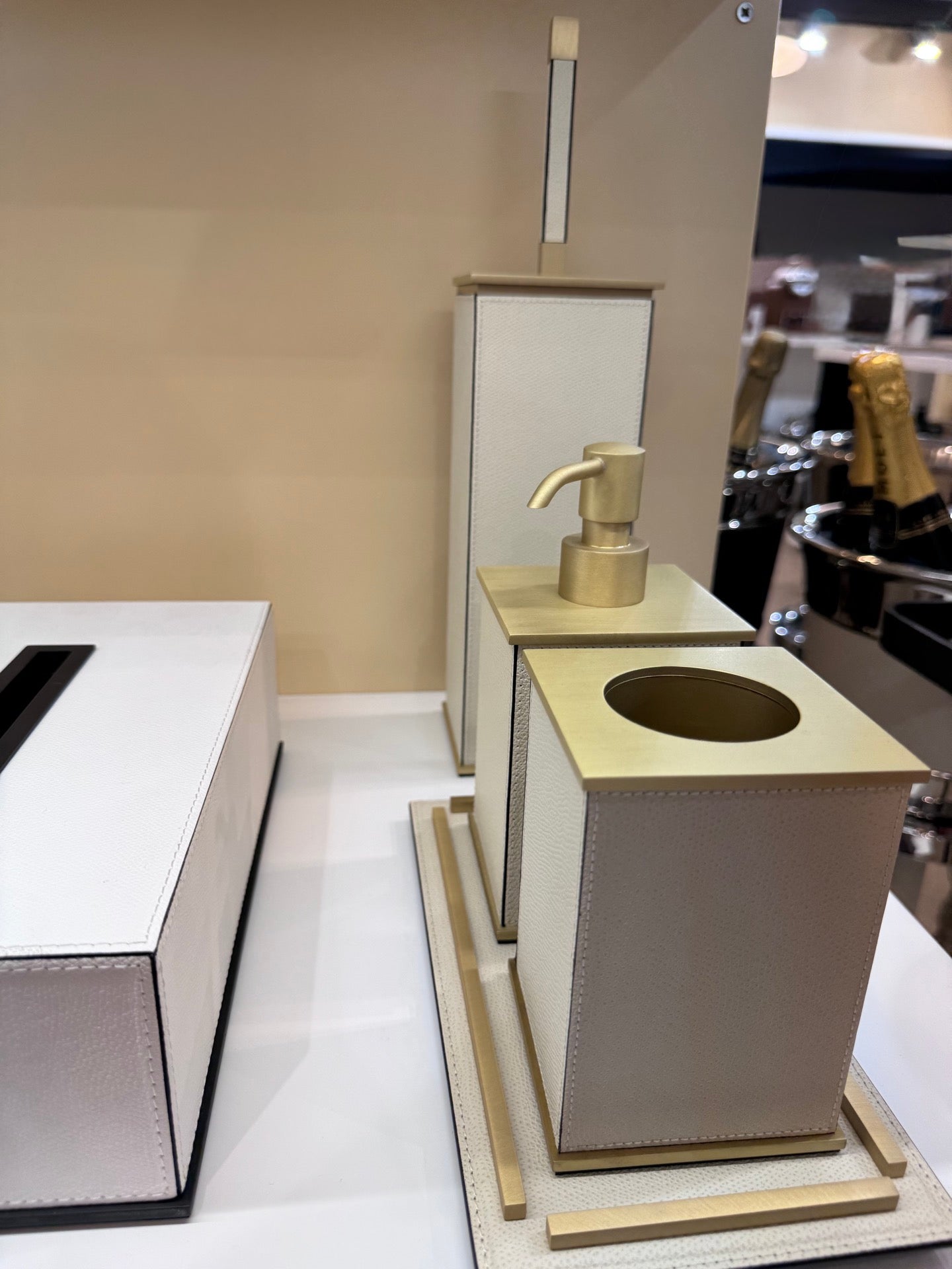 Firenze Leather-Covered Bathroom Set | Giobagnara
