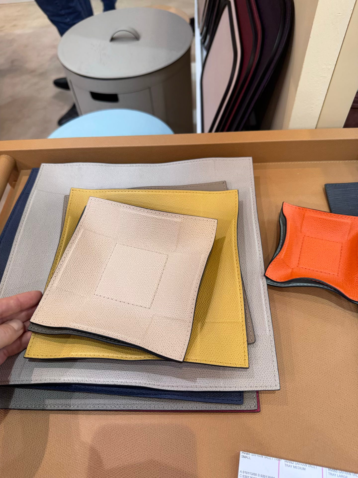Giobagnara | Jack Valet Tray: Leather-covered metal tray with structured base and adjustable corners | Decor / Valet Trays | 2Jour Concierge, your luxury lifestyle shop | refined interiors, office desks, bedside organization, travel accessories, contemporary essentials