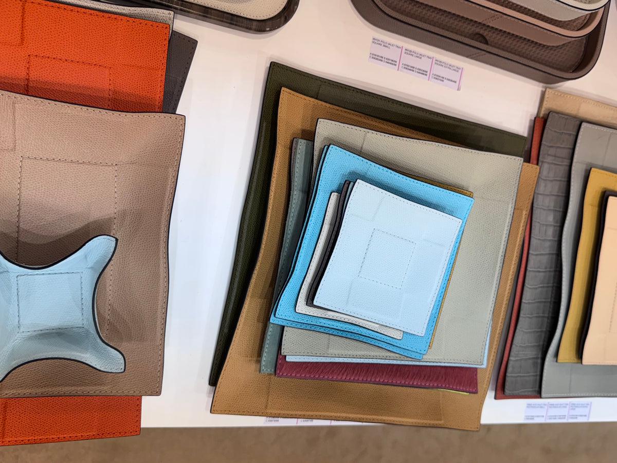 Giobagnara | Jack Valet Tray: Leather-covered metal tray with structured base and adjustable corners | Decor / Valet Trays | 2Jour Concierge, your luxury lifestyle shop | refined interiors, office desks, bedside organization, travel accessories, contemporary essentials