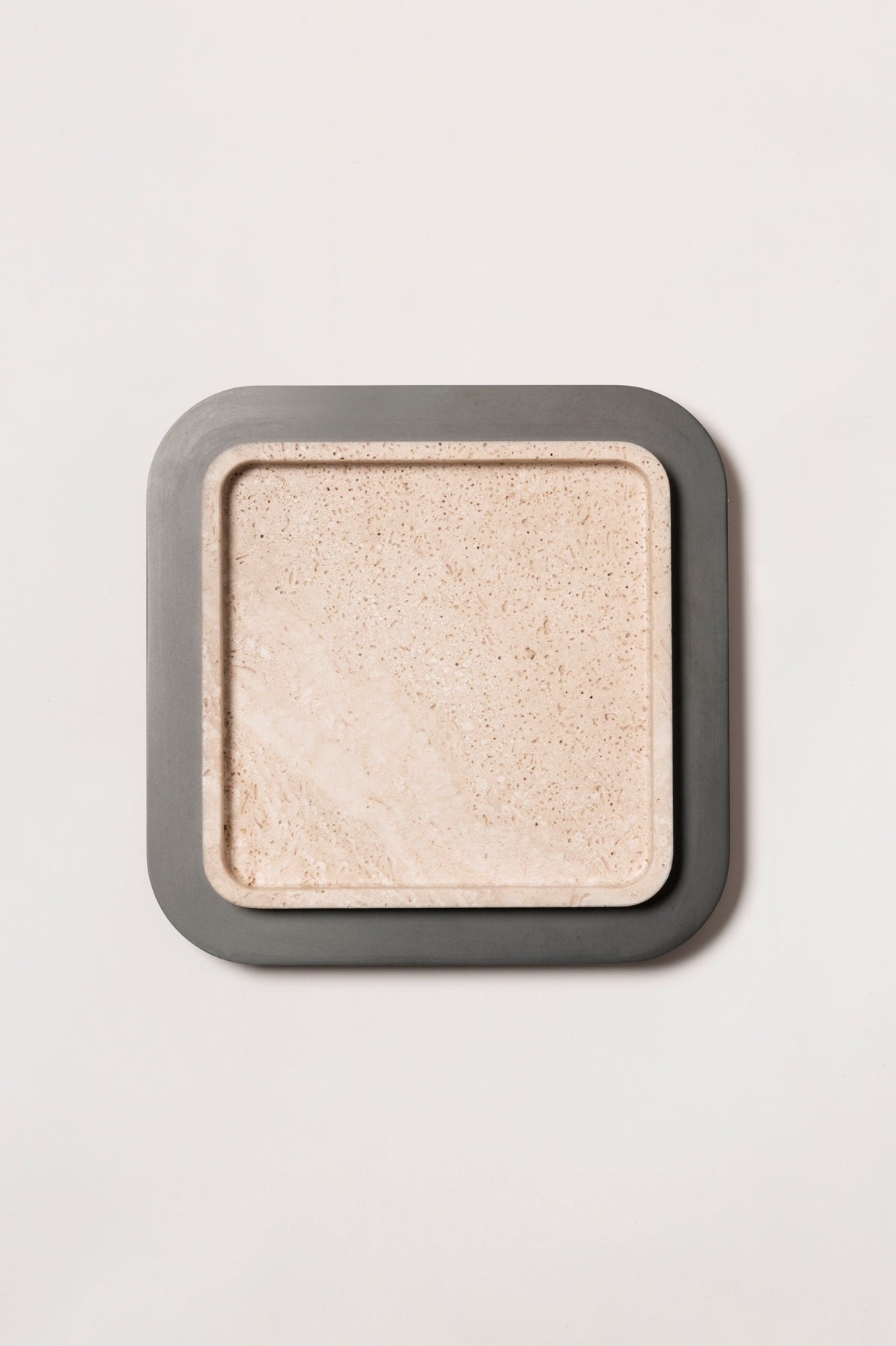 Giobagnara x Glenn Sestig Lloyd Marble Tray with Frame | Travertine structure with a brushed burnished bronze frame | Luxurious and sophisticated design | Home Decor and Serveware | 2Jour Concierge, your luxury lifestyle shop