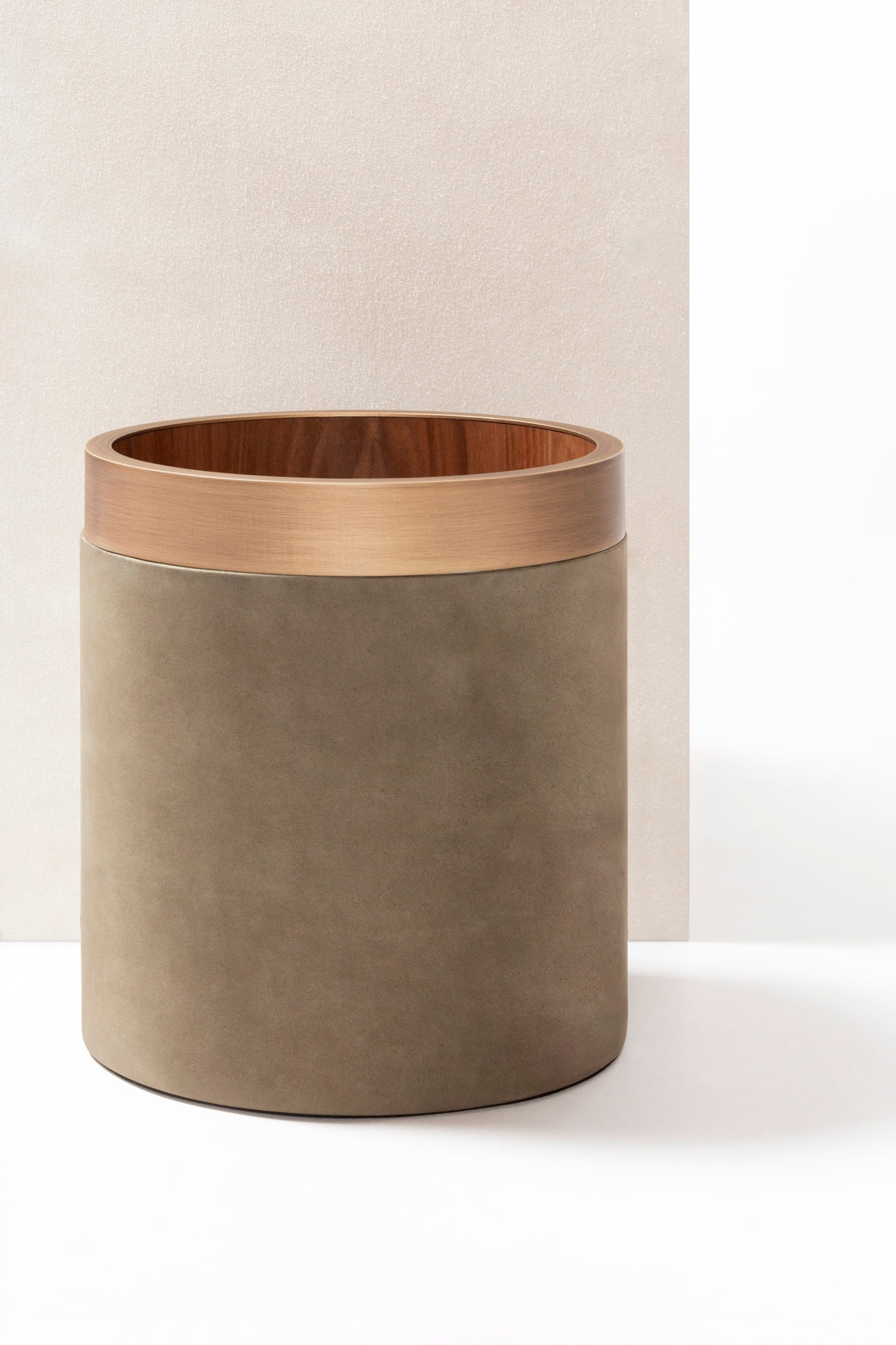 Dama Round Leather-Covered Wood Bin