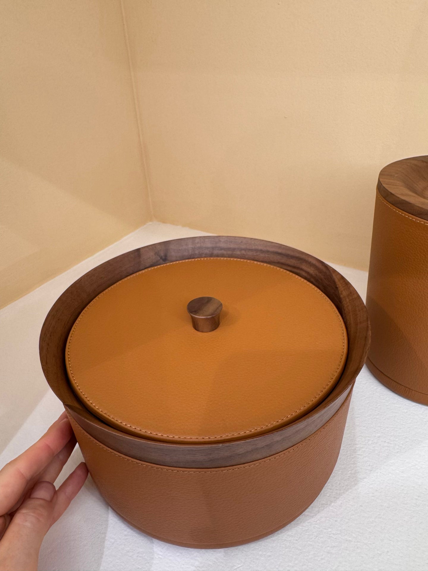 Giobagnara x Poltrona Frau | Divided Serving Box Pelle Frau®: Leather-covered container with glass insert and divider | Tabletop & Condiment Accessories | 2Jour Concierge | luxury serving containers and accessories