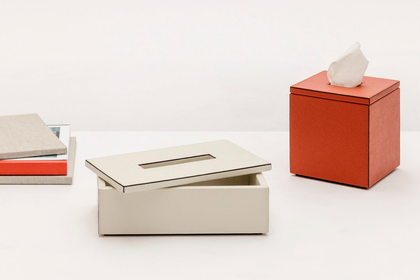 Giobagnara | Bac Magnetic Tissue Holder: Structured leather tissue box with magnetic closure | Bathroom / Tissue Holders | 2Jour Concierge, your luxury lifestyle shop | premium bathroom accessories for contemporary interiors and hospitality spaces