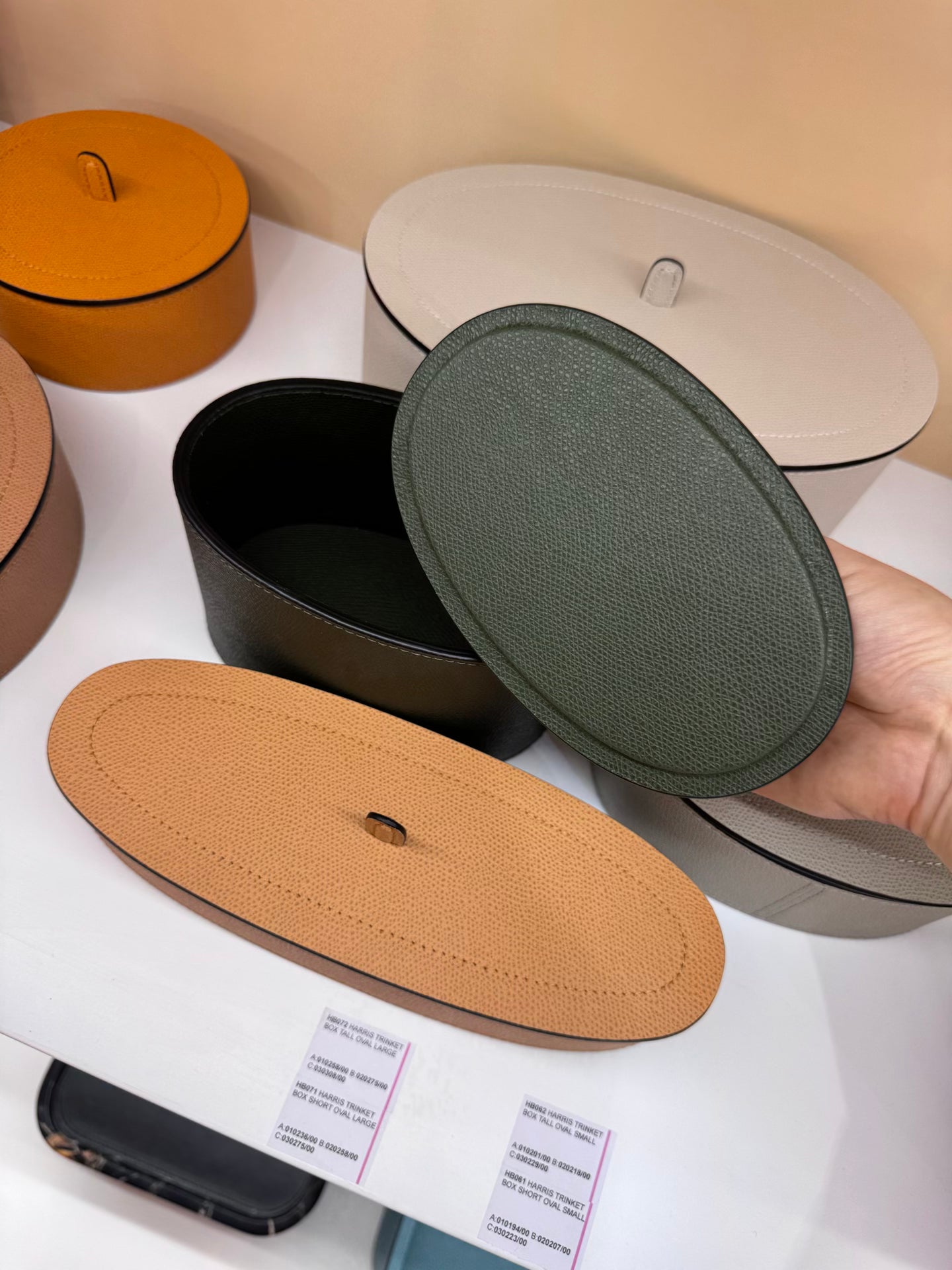 Giobagnara Harris Trinket Box | All leather-covered with removable lid | Available in oval and round shapes, in various sizes | Home Decor and Storage | 2Jour Concierge, your luxury lifestyle shop