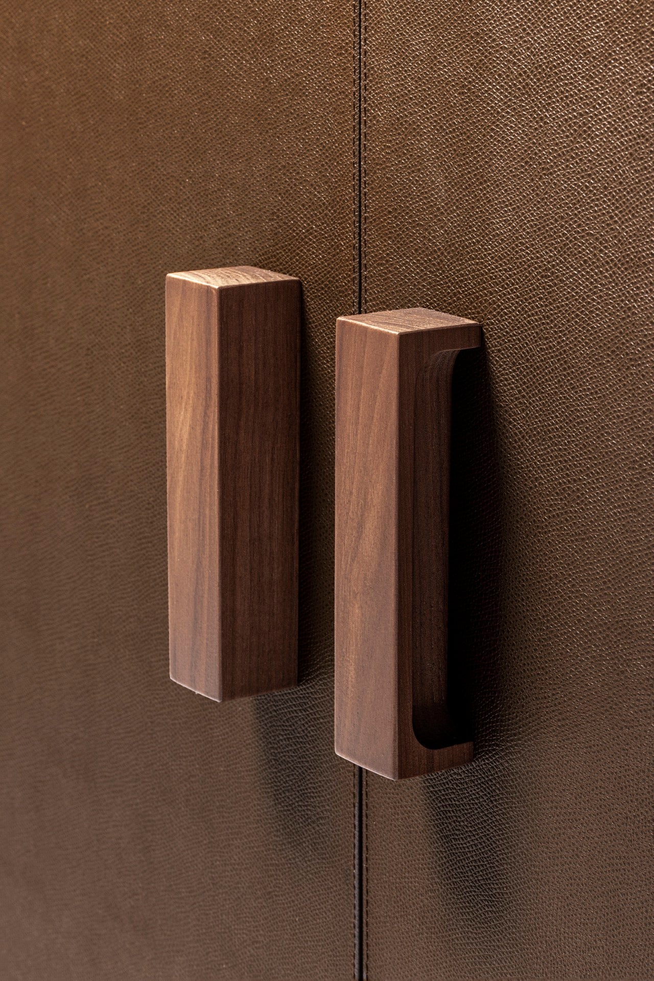 Giobagnara | Structura Bar Cart: Modular hospitality bar cart with integrated storage and service systems | Serveware + Hospitality / Coffee & Tea Organizers | 2Jour Concierge, your luxury lifestyle shop | premium bar furniture for expensive interiors, private residences, hotels, and refined hospitality environments