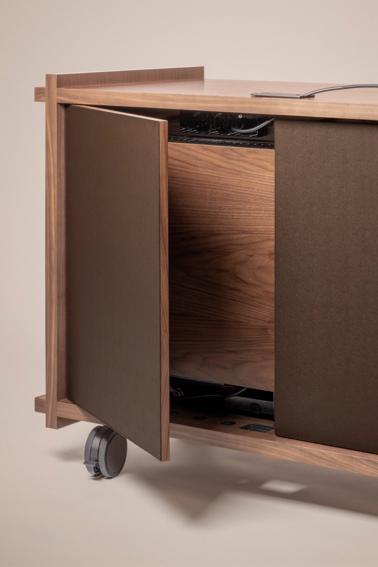 Giobagnara | Structura Bar Cart: Modular hospitality bar cart with integrated storage and service systems | Serveware + Hospitality / Coffee & Tea Organizers | 2Jour Concierge, your luxury lifestyle shop | premium bar furniture for expensive interiors, private residences, hotels, and refined hospitality environments