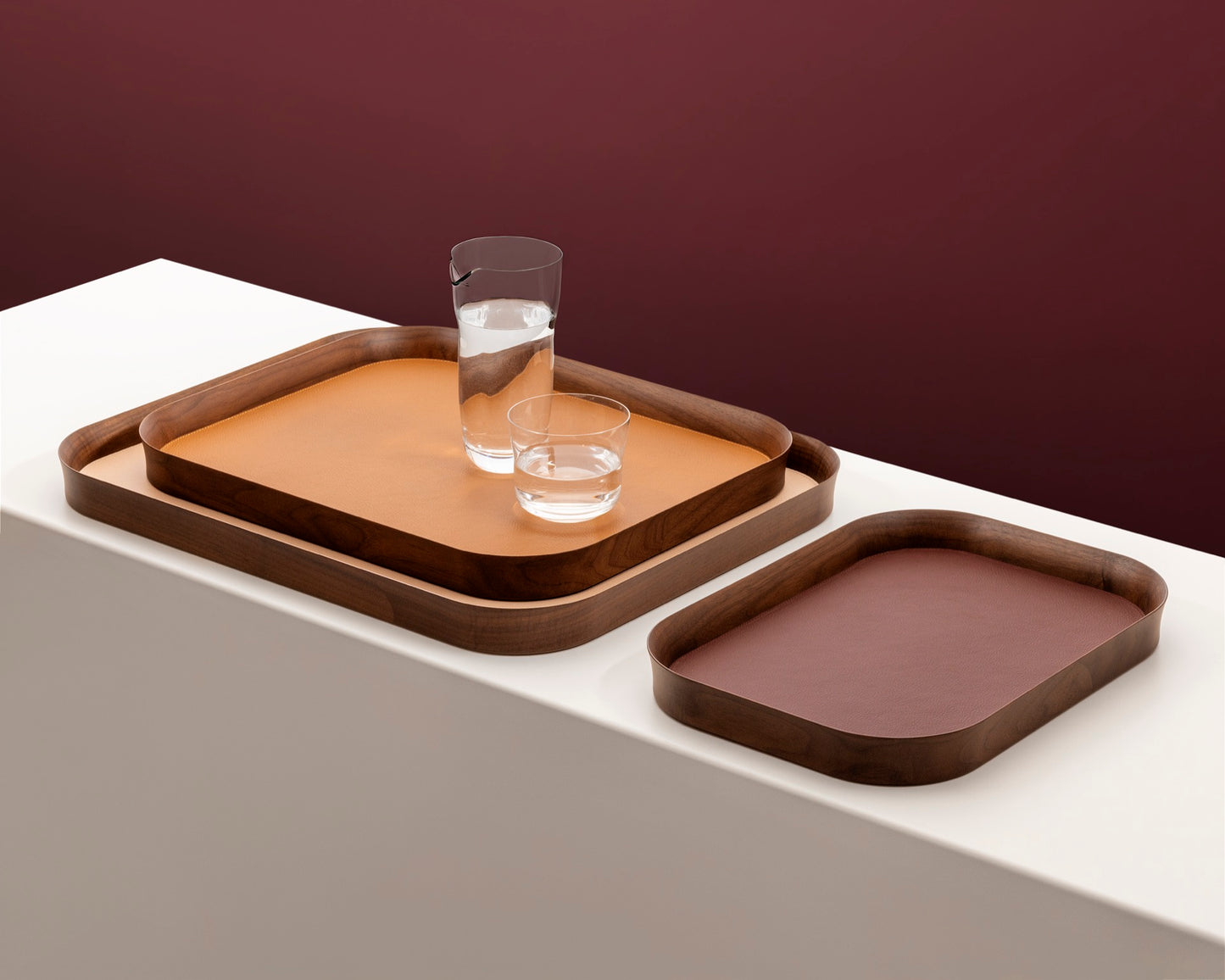 Giobagnara | Rectangular Tray Pelle Frau®: Walnut wood tray with leather inlay in multiple sizes | Serveware & Hospitality / Trays | 2Jour Concierge | luxury serving trays and tabletop accessories