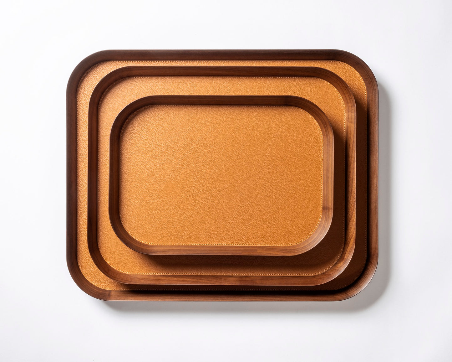 Giobagnara | Rectangular Tray Pelle Frau®: Walnut wood tray with leather inlay in multiple sizes | Serveware & Hospitality / Trays | 2Jour Concierge | luxury serving trays and tabletop accessories
