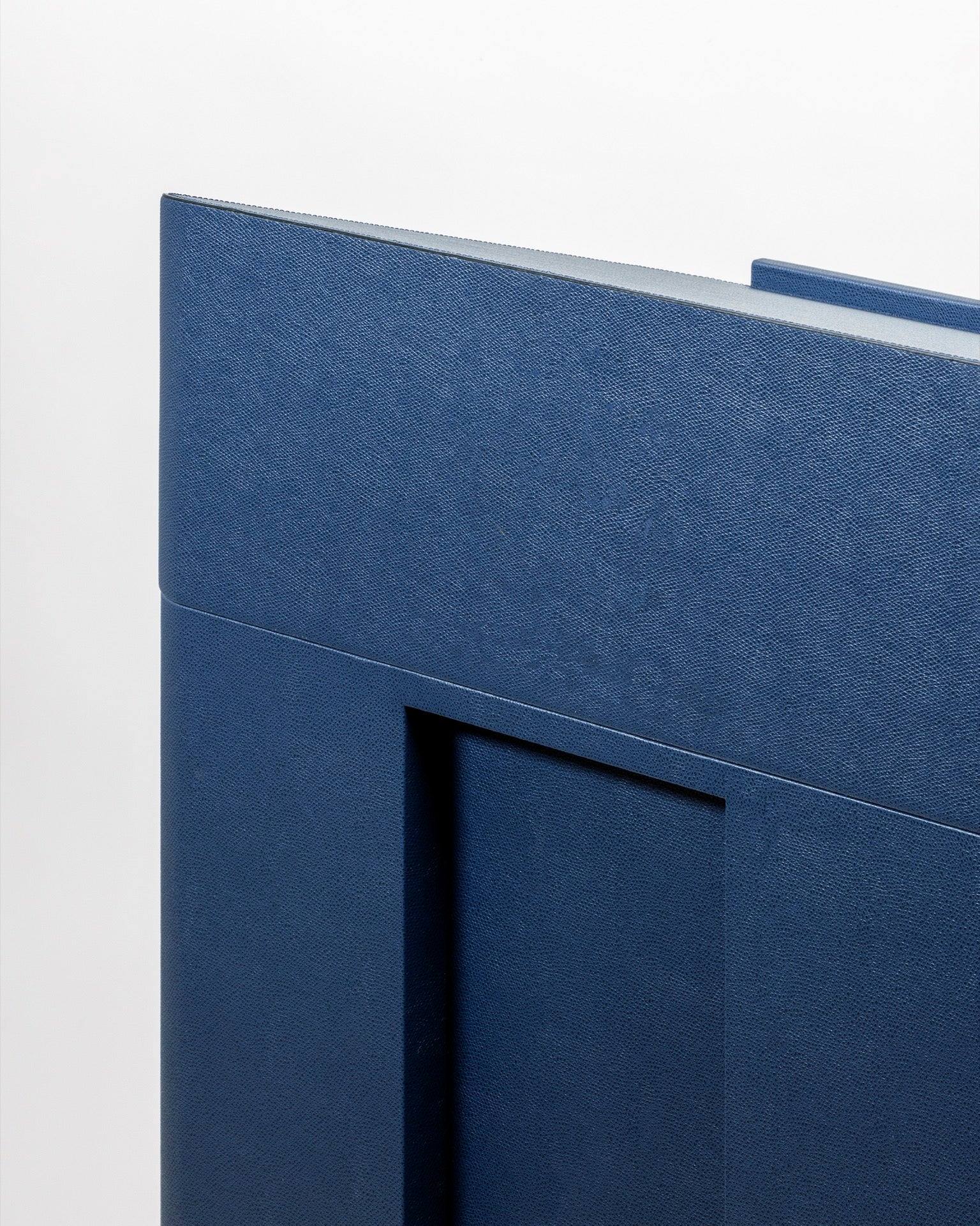 Glenn Sestig × Giobagnara | Lloyd Multipurpose Stand: Leather exterior with wengé interior,
integrated electrical socket, drawer, adjustable shelves, omni-directional wheels | Home & Studio |
2Jour Concierge, your luxury lifestyle shop | luxury multipurpose stand, Glenn Sestig Giobagnara
Lloyd, leather stand on wheels, Italian designer stand, mobile work station, luxury event furniture