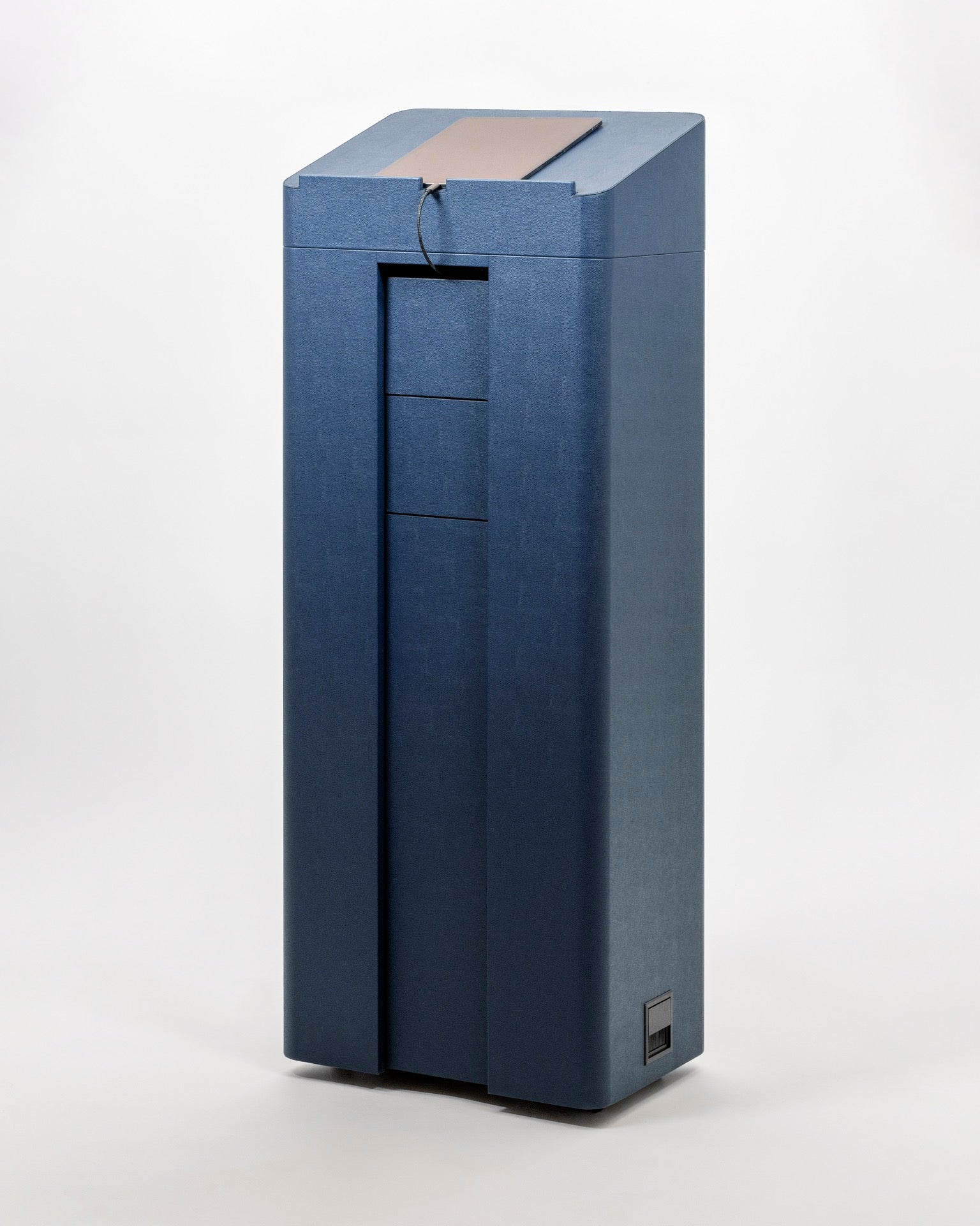 Glenn Sestig × Giobagnara | Lloyd Multipurpose Stand: Leather exterior with wengé interior,
integrated electrical socket, drawer, adjustable shelves, omni-directional wheels | Home & Studio |
2Jour Concierge, your luxury lifestyle shop | luxury multipurpose stand, Glenn Sestig Giobagnara
Lloyd, leather stand on wheels, Italian designer stand, mobile work station, luxury event furniture