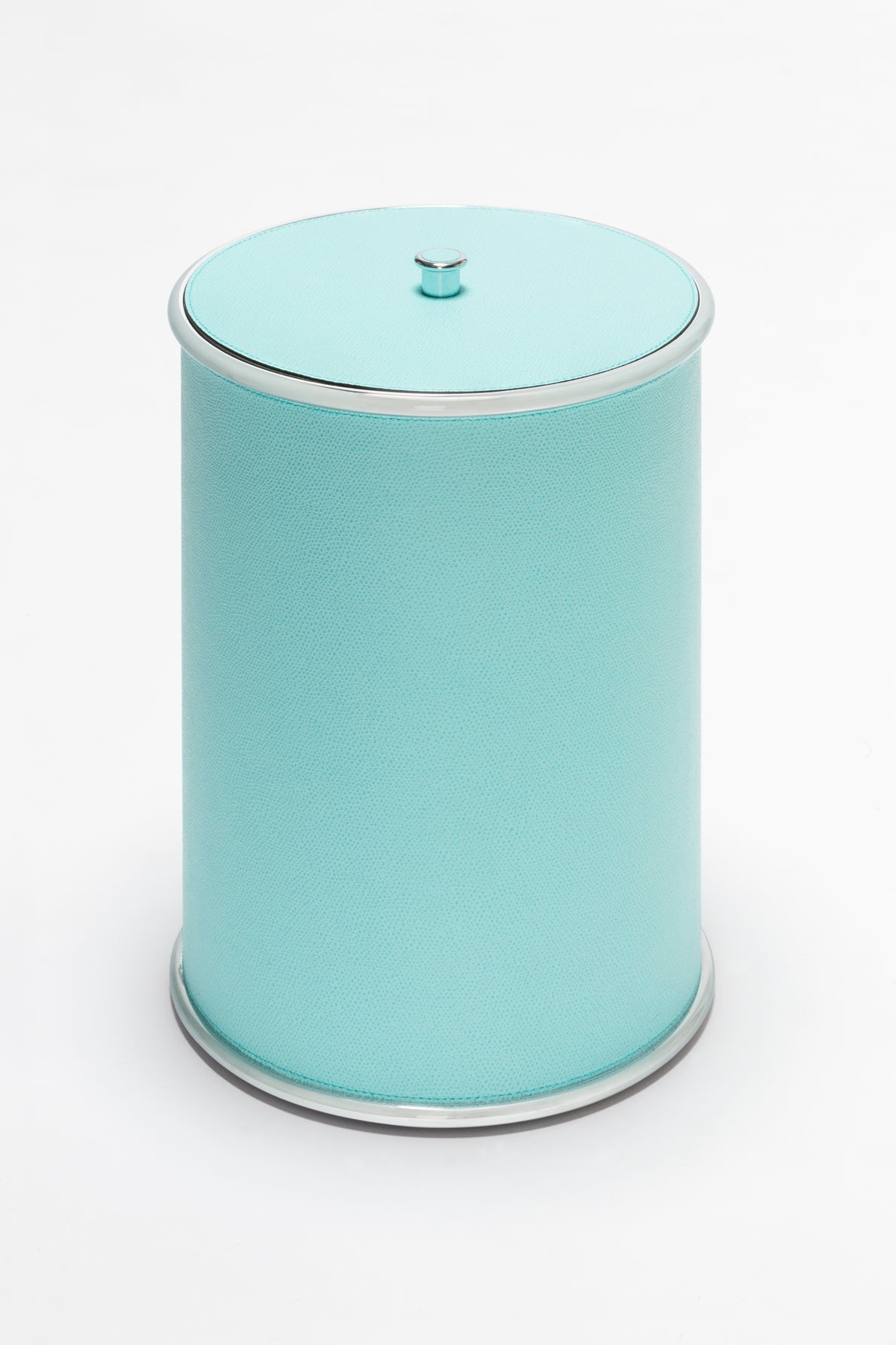 Giobagnara Ravello bin with lid | Part of the minimal Ravello bathroom collection | Cylindrical metal structure partially covered in velvety Italian leather | Features smooth rounded edges and a removable inner plexiglass container | Finished with polished chrome, brushed bronze, or brushed brass | Non-slip waterproof rubber base for practical elegance | Bathroom accessories | 2Jour Concierge, your luxury lifestyle shop