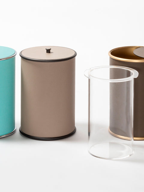 Giobagnara Ravello bin with lid | Part of the minimal Ravello bathroom collection | Cylindrical metal structure partially covered in velvety Italian leather | Features smooth rounded edges and a removable inner plexiglass container | Finished with polished chrome, brushed bronze, or brushed brass | Non-slip waterproof rubber base for practical elegance | Bathroom accessories | 2Jour Concierge, your luxury lifestyle shop