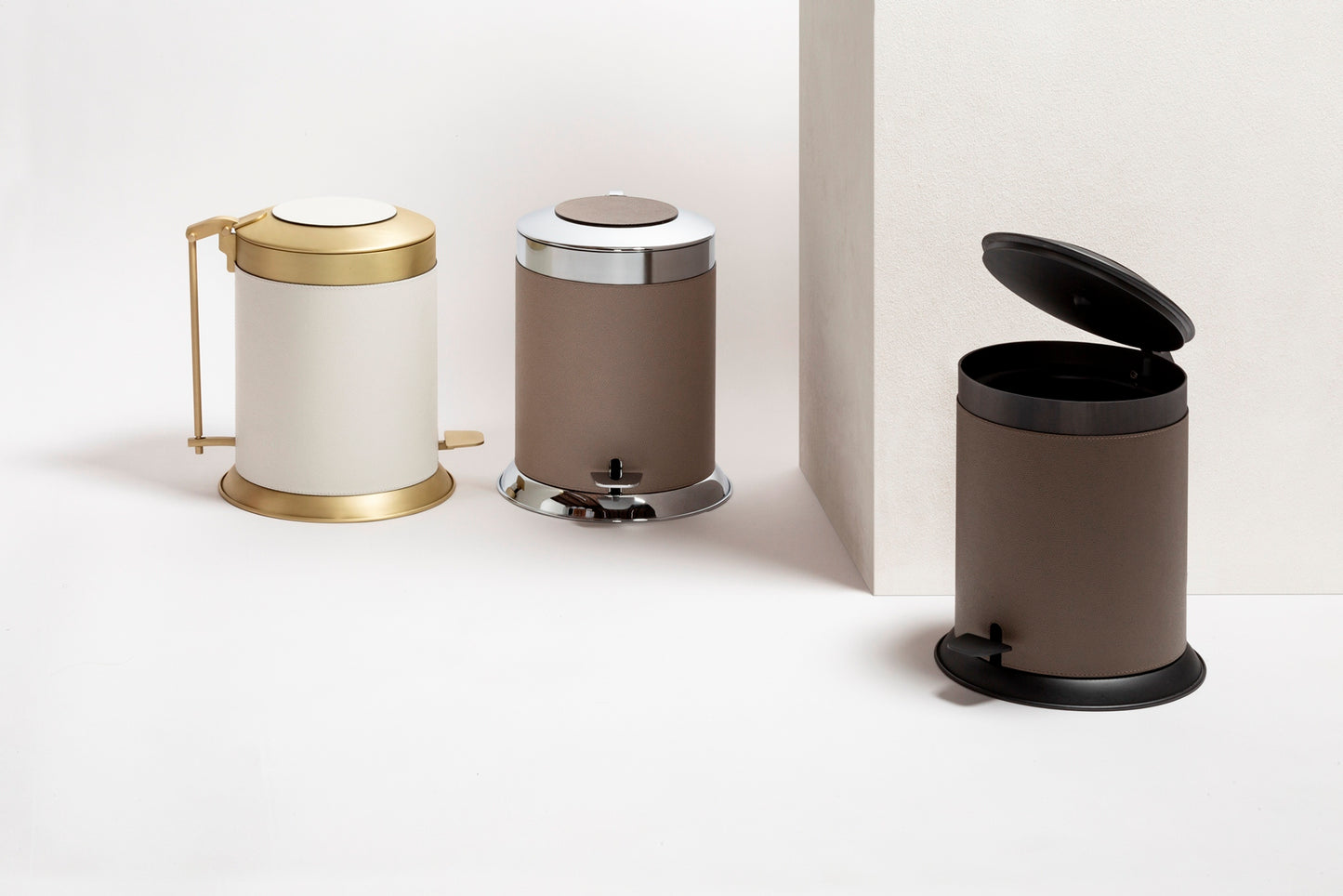Giobagnara Bebop Metal Pedal Bin With Leather Inserts And Removable Container | Elegant metal pedal bin accented with luxurious leather details | Features a convenient removable container for easy cleaning | Discover premium home essentials at 2Jour Concierge, your destination for luxury lifestyle products