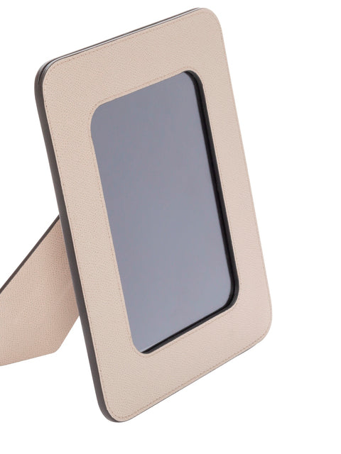 Giobagnara Polo Picture Frame | Iconic Polo shape with rounded corners | Wood structure covered with the finest Italian leather | Enhances natural charm with a minimal geometric design | Elegant desk accessory | Home Decor and Accessories | 2Jour Concierge, your luxury lifestyle shop