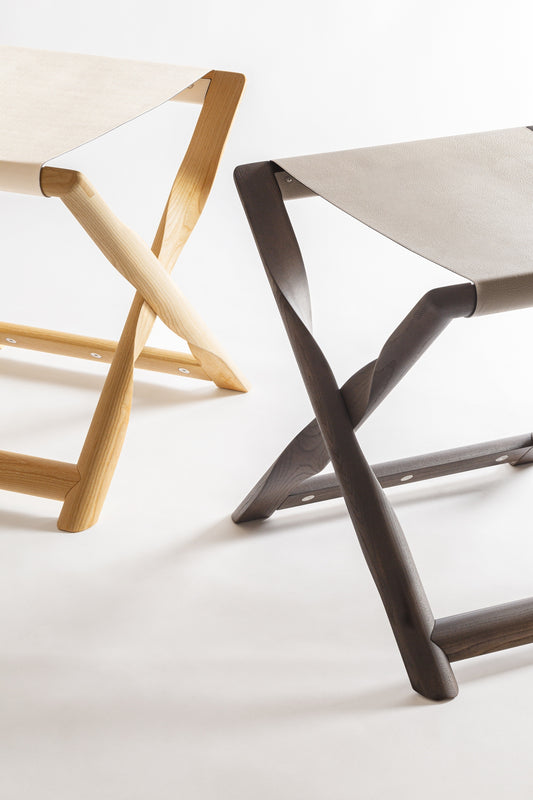 Elica Oak Wood Folding Luggage Rack with Leather Rest and Magnetic Closure