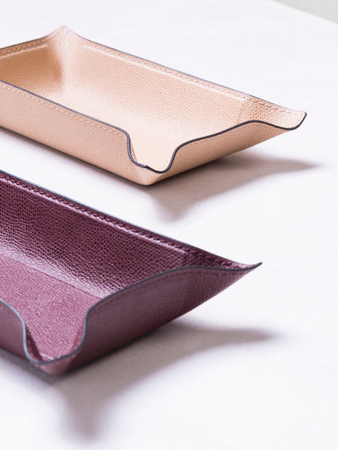 Giobagnara | Jack Valet Tray: Leather-covered metal tray with structured base and adjustable corners | Decor / Valet Trays | 2Jour Concierge, your luxury lifestyle shop | refined interiors, office desks, bedside organization, travel accessories, contemporary essentials