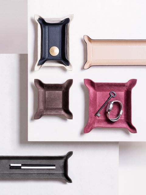 Giobagnara | Jack Valet Tray: Leather-covered metal tray with structured base and adjustable corners | Decor / Valet Trays | 2Jour Concierge, your luxury lifestyle shop | refined interiors, office desks, bedside organization, travel accessories, contemporary essentials