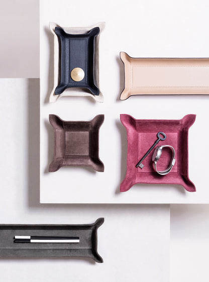 Giobagnara | Jack Valet Tray: Leather-covered metal tray with structured base and adjustable corners | Decor / Valet Trays | 2Jour Concierge, your luxury lifestyle shop | refined interiors, office desks, bedside organization, travel accessories, contemporary essentials