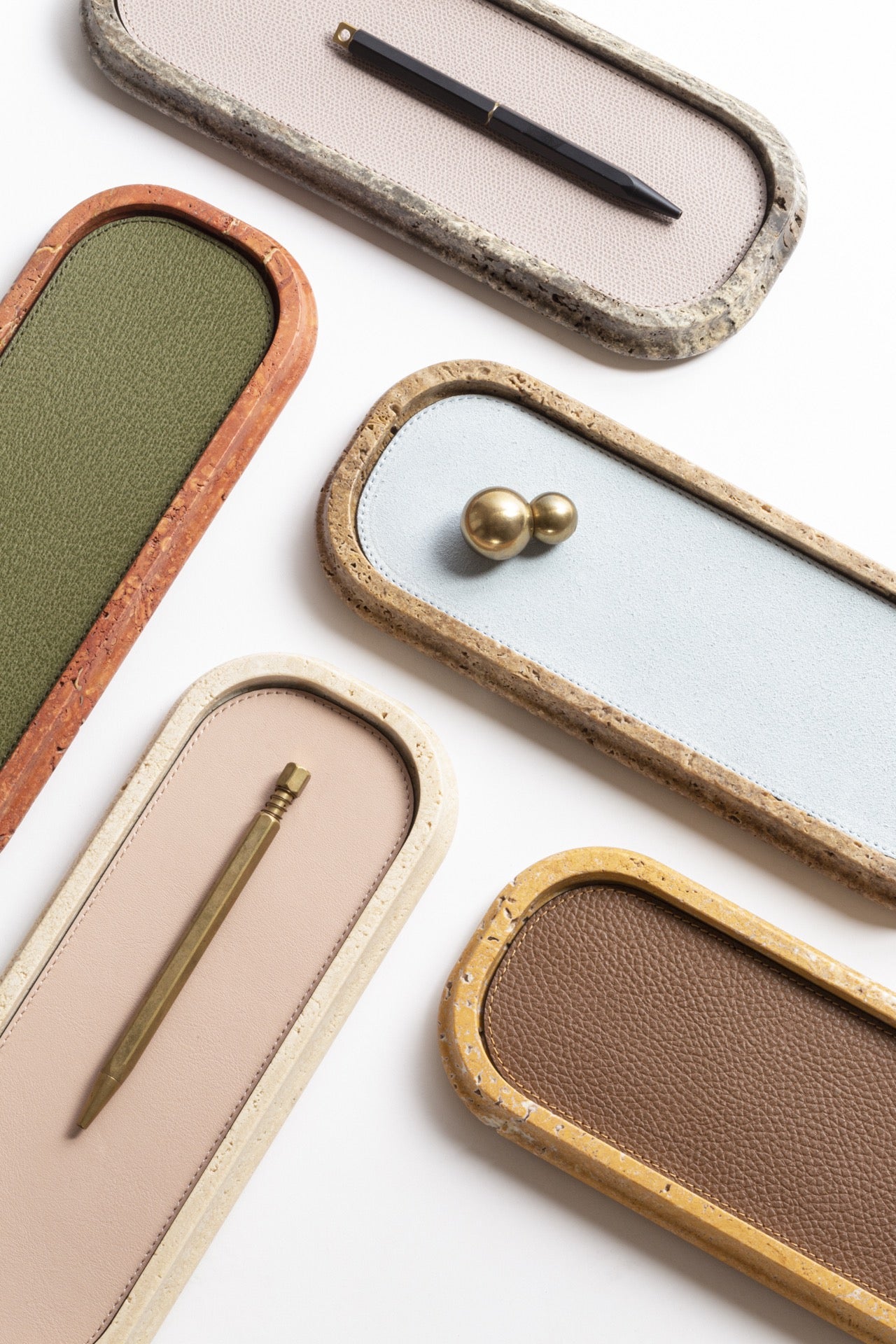 Giobagnara | Rodi Marble Valet Tray: Travertine marble with removable leather insert, available in different shapes and sizes | Decor / Valet Trays | 2Jour Concierge, your luxury lifestyle shop | natural stone, Italian craftsmanship, refined organization, timeless design