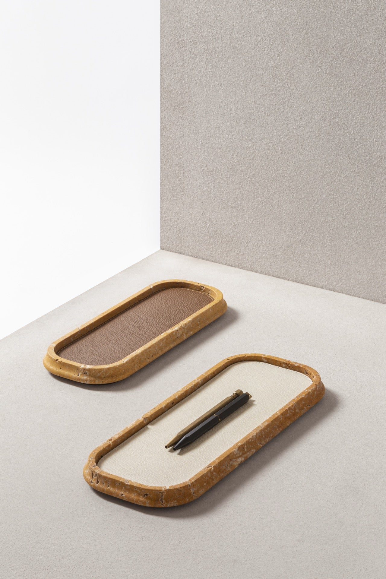 Giobagnara | Rodi Marble Valet Tray: Travertine marble with removable leather insert, available in different shapes and sizes | Decor / Valet Trays | 2Jour Concierge, your luxury lifestyle shop | natural stone, Italian craftsmanship, refined organization, timeless design