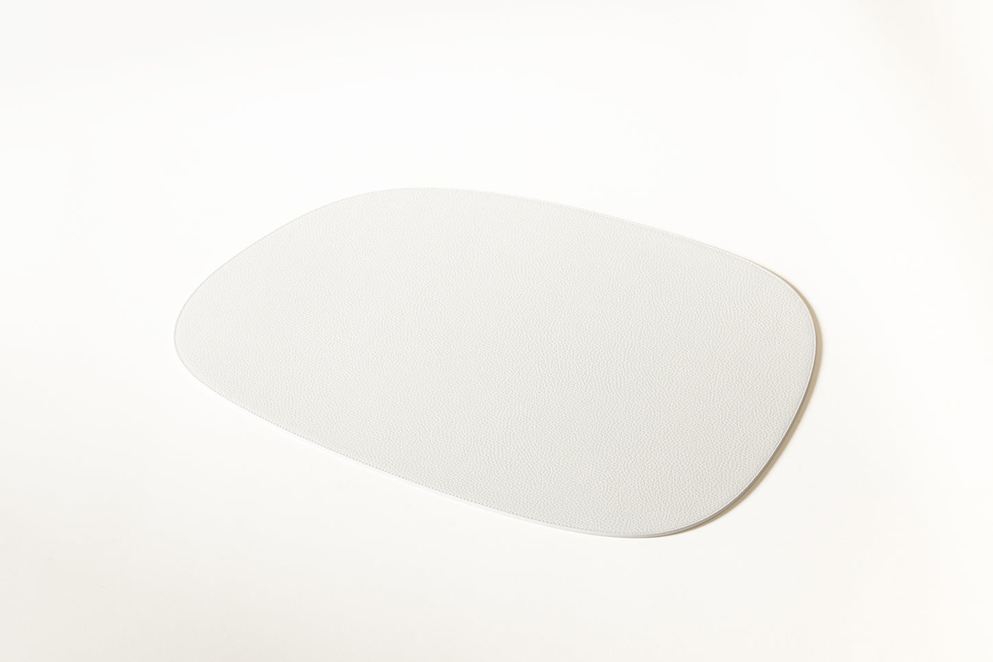 Maris Placemats | Giobagnara x Kelly Wearstler
Exquisite all-leather placemats, combining luxury and practicality. Ideal for elevating your dining experience with a touch of elegance. | Dining Accessories | 2Jour Concierge, your luxury lifestyle shop