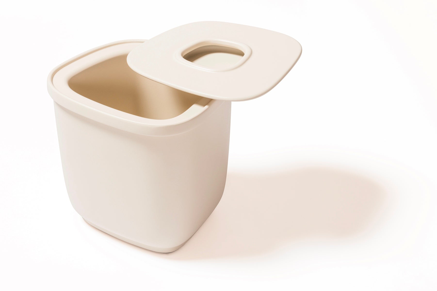 Giobagnara x Kelly Wearstler Maris Cast Aluminium Lidded Ice Bucket | Featuring an insulated double-chamber aluminum structure, this sleek ice bucket combines functionality with modern design, making it the perfect companion for your bar setup | Barware Accessories | 2Jour Concierge, your luxury lifestyle shop