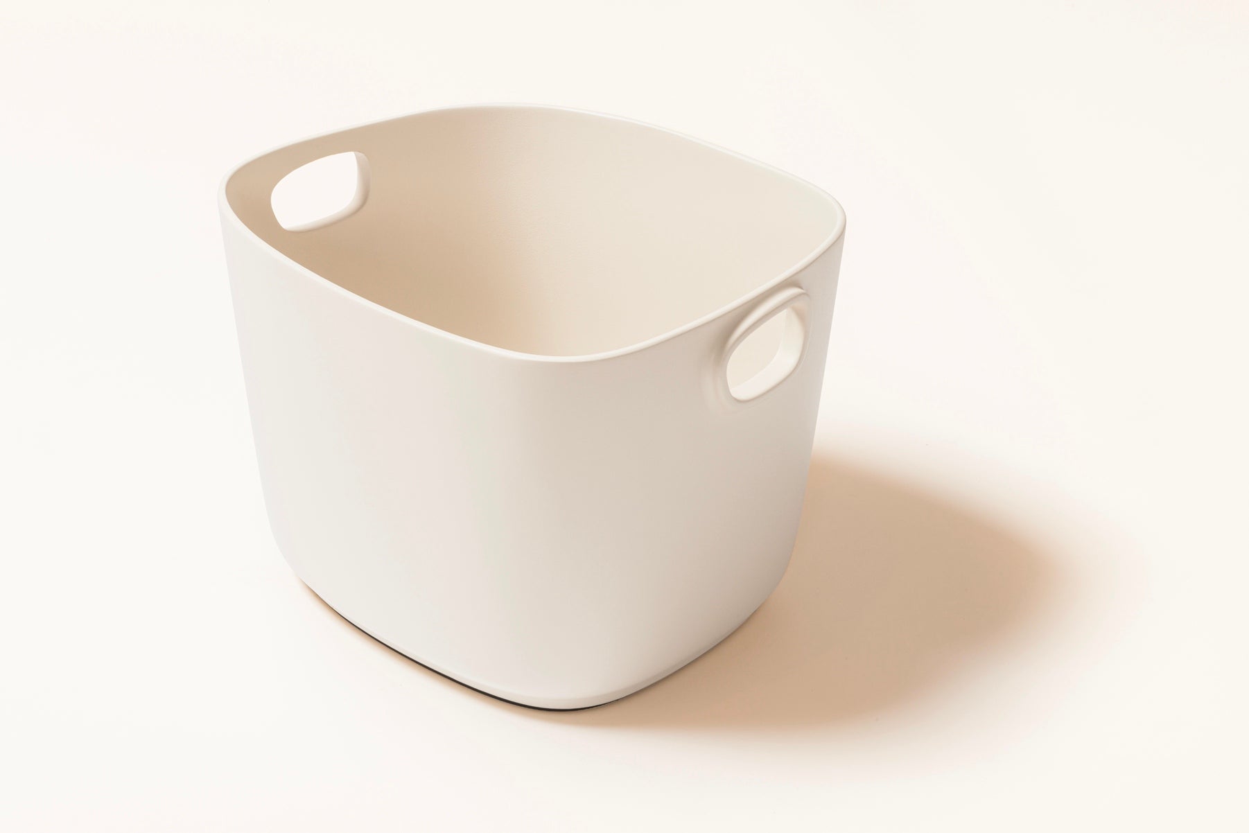 Maris Cast Aluminium Champagne Bucket | Giobagnara x Kelly Wearstler
Elegantly crafted sandblasted aluminium champagne bucket, available in various capacities to cater to your hosting needs. Perfect for a refined and modern entertaining experience. | Barware | 2Jour Concierge, your luxury lifestyle shop